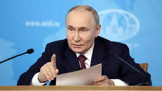 Putin announces readiness to pull back troops from Ukraine in latest bid for peace deal