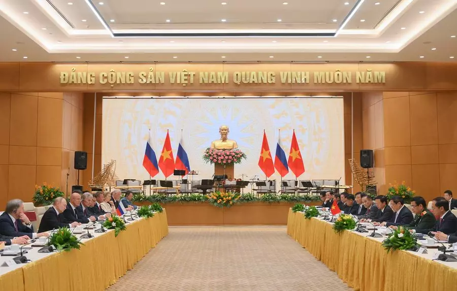 Putin’s Visit Deepens Strategic Partnership with Vietnam