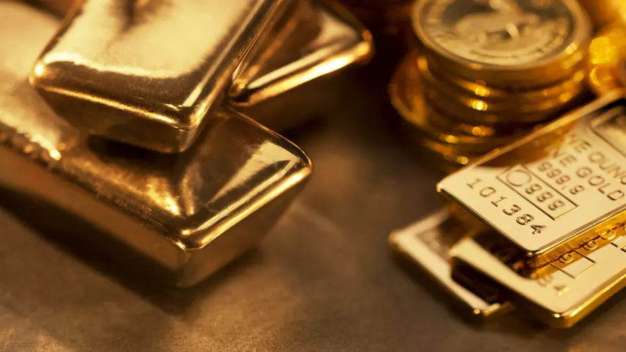 Gold Soars Above $2,600: Investors Seek Safety Amidst Uncertainty